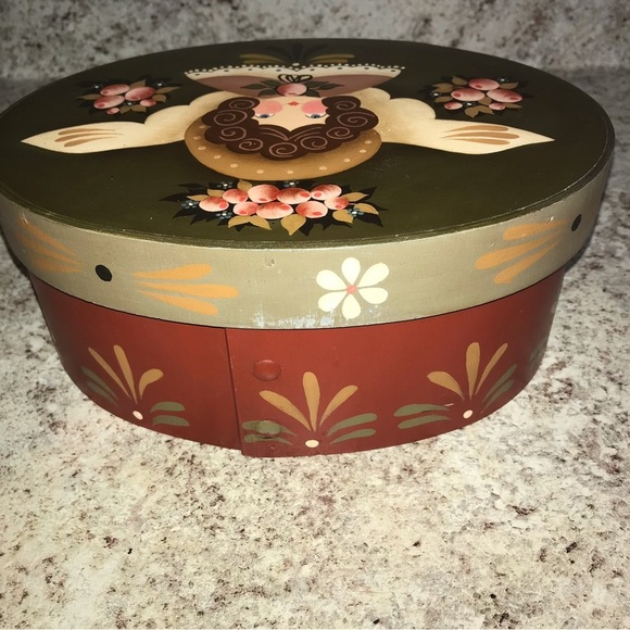 VTG Shabby Chic CHEESE BOX Folk Art Angel Roses Hand Painted Farmhouse Wood Oval - Picture 10 of 11
